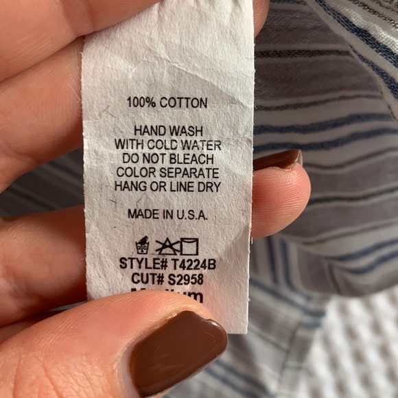 STRIPES ARE HOT RIGHT NOW!! - Picture 4 of 5